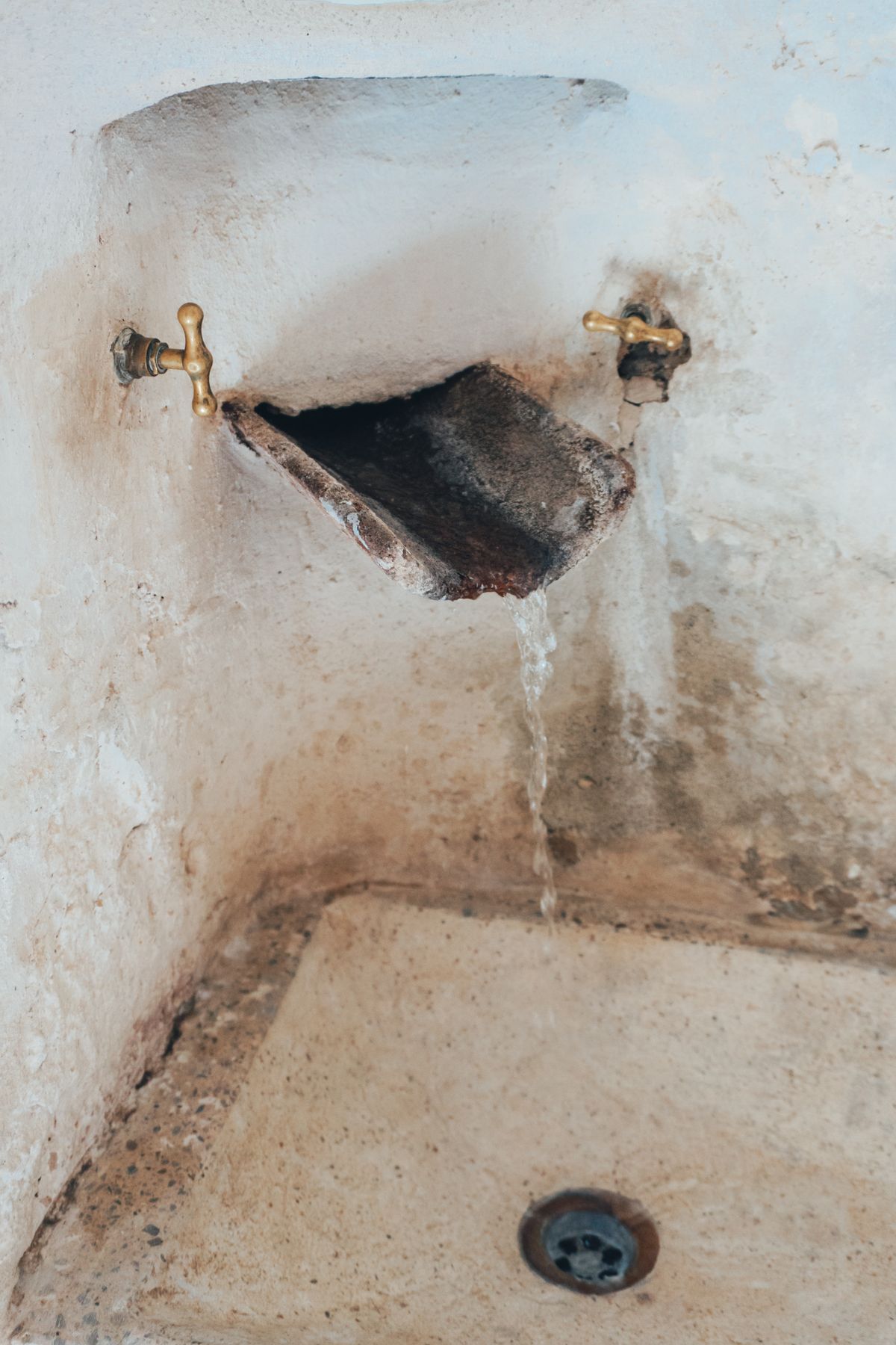 Presión de agua baja en toda la casa: posibles causas